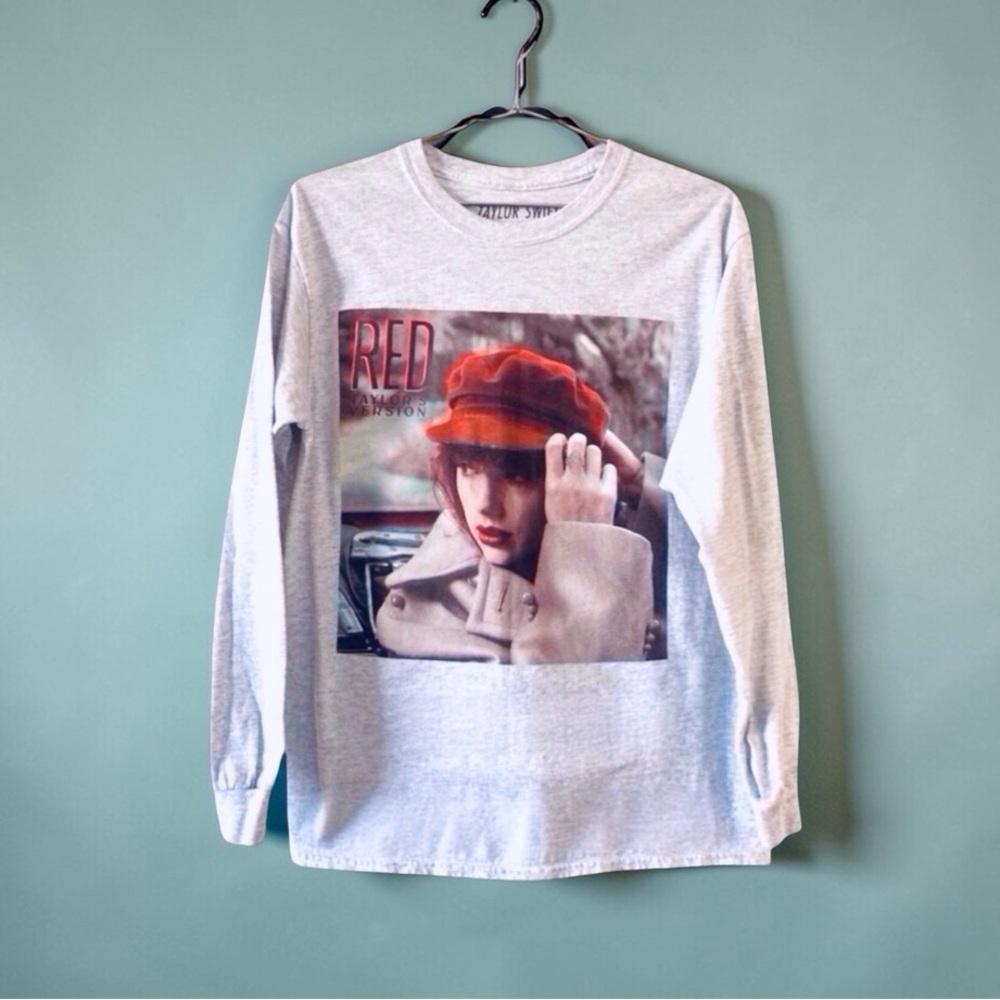 Taylor Swift RED Taylor's Version Long Sleeve Graphic Tee Size M Gray